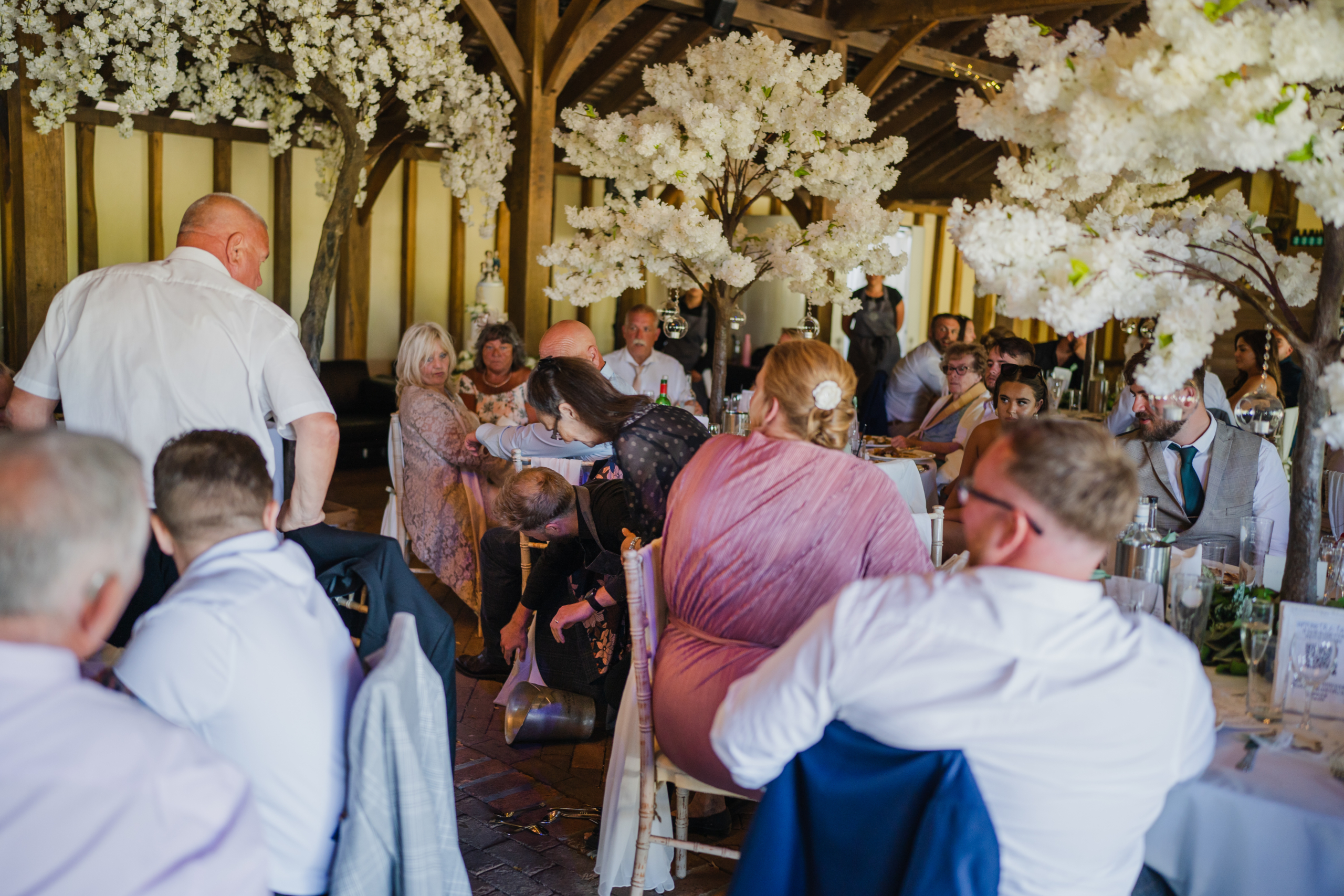 singing waiters fall