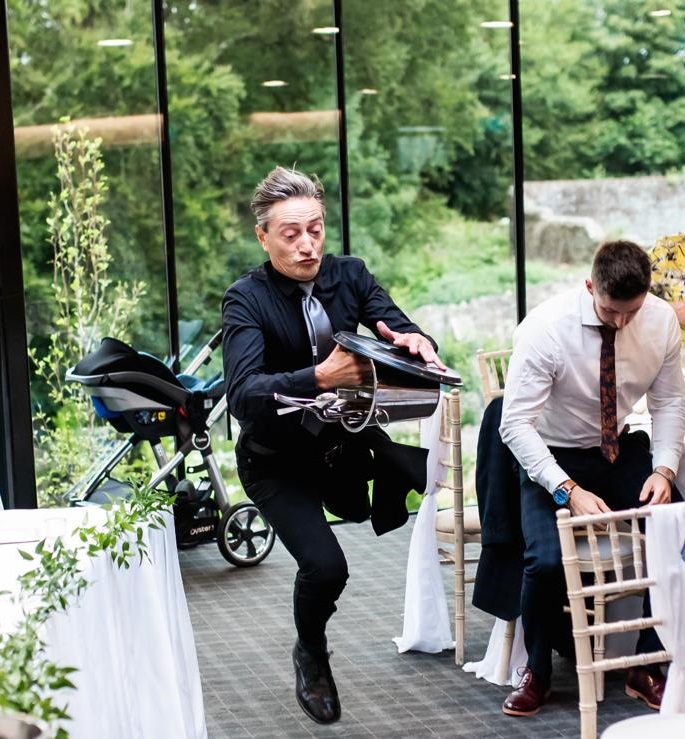 falling-singing-waiter-1