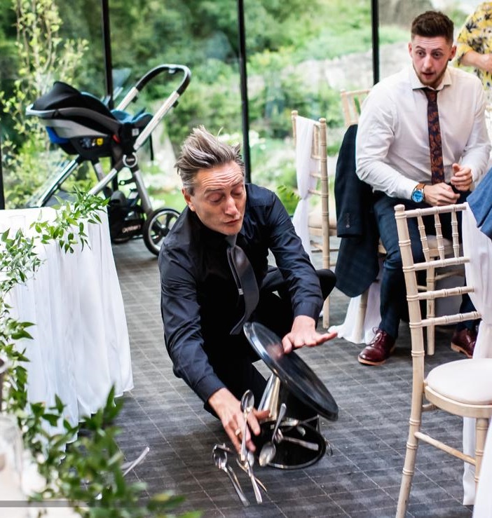 falling-singing-waiter-2