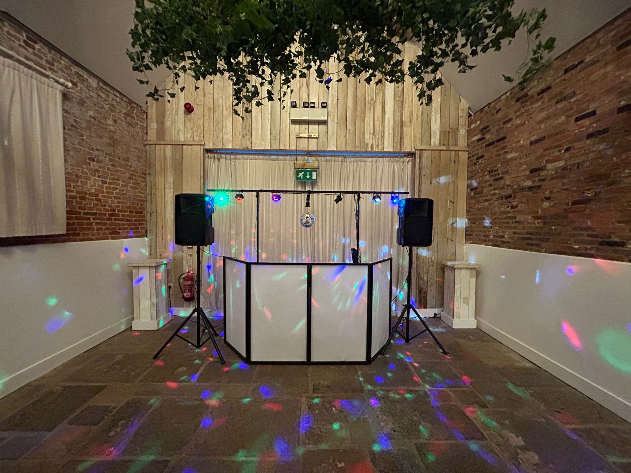 Example of a Silver Service Singers DJ Entertainment Set-Up
